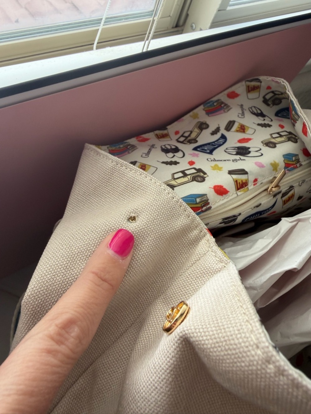 Gilmore Girls Stars Hollow Backpack with Patches and Printed Lining - Picture 9 of 10